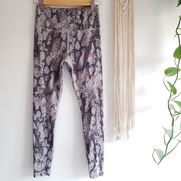 VIMMIA High Rise Long Printed Athletic Leggings Small - Picture 1 of 7